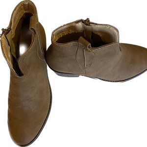 New Without Tags Reneeze booties 6.5